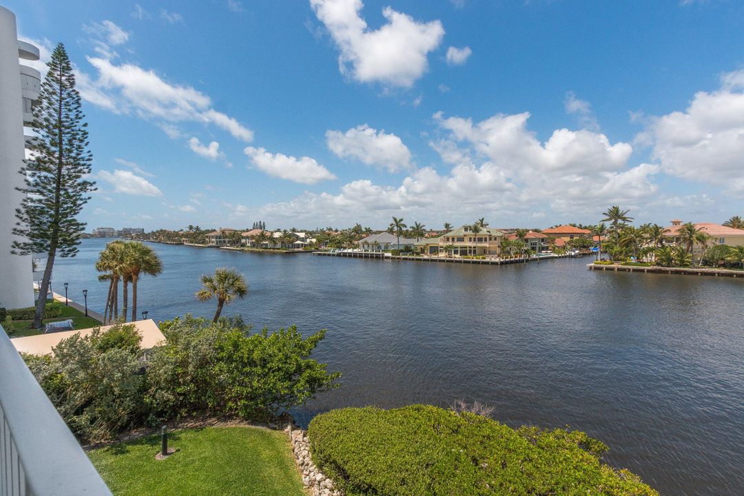 Active With Contract: $1,845,000 (3 beds, 3 baths, 2118 Square Feet)