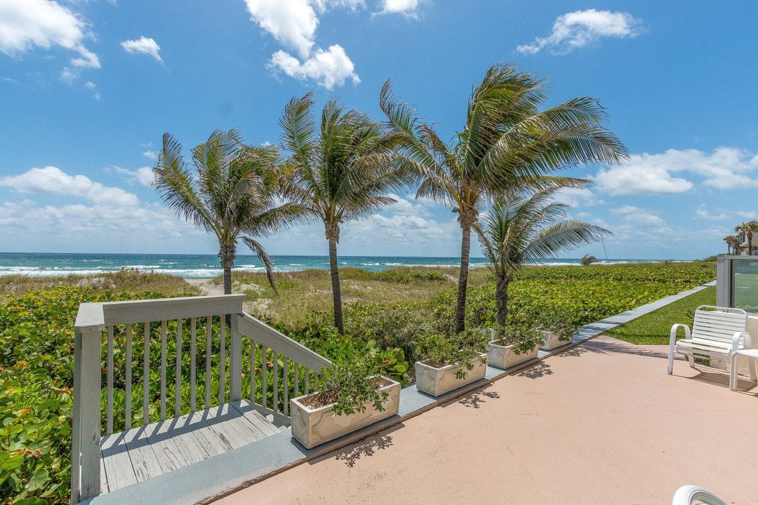 Active With Contract: $1,845,000 (3 beds, 3 baths, 2118 Square Feet)