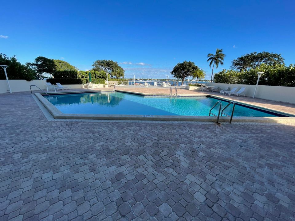 En Renta: $2,975 (2 camas, 2 baños, 1170 Pies cuadrados)