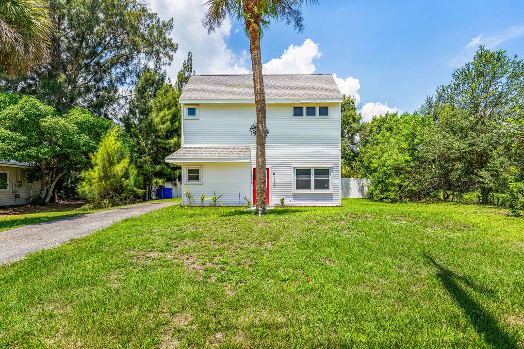 En Venta: $294,000 (3 camas, 2 baños, 800 Pies cuadrados)