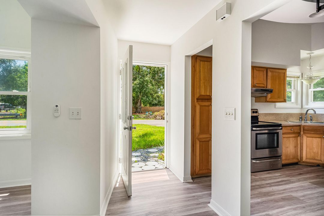 En Venta: $294,000 (3 camas, 2 baños, 800 Pies cuadrados)