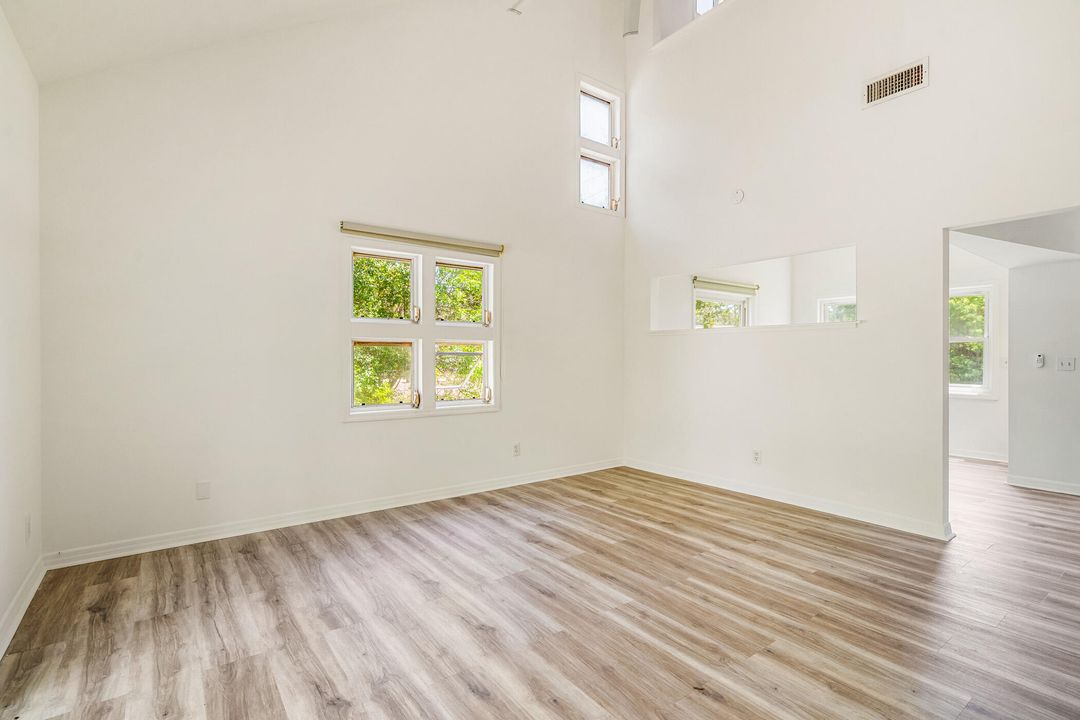 En Venta: $294,000 (3 camas, 2 baños, 800 Pies cuadrados)