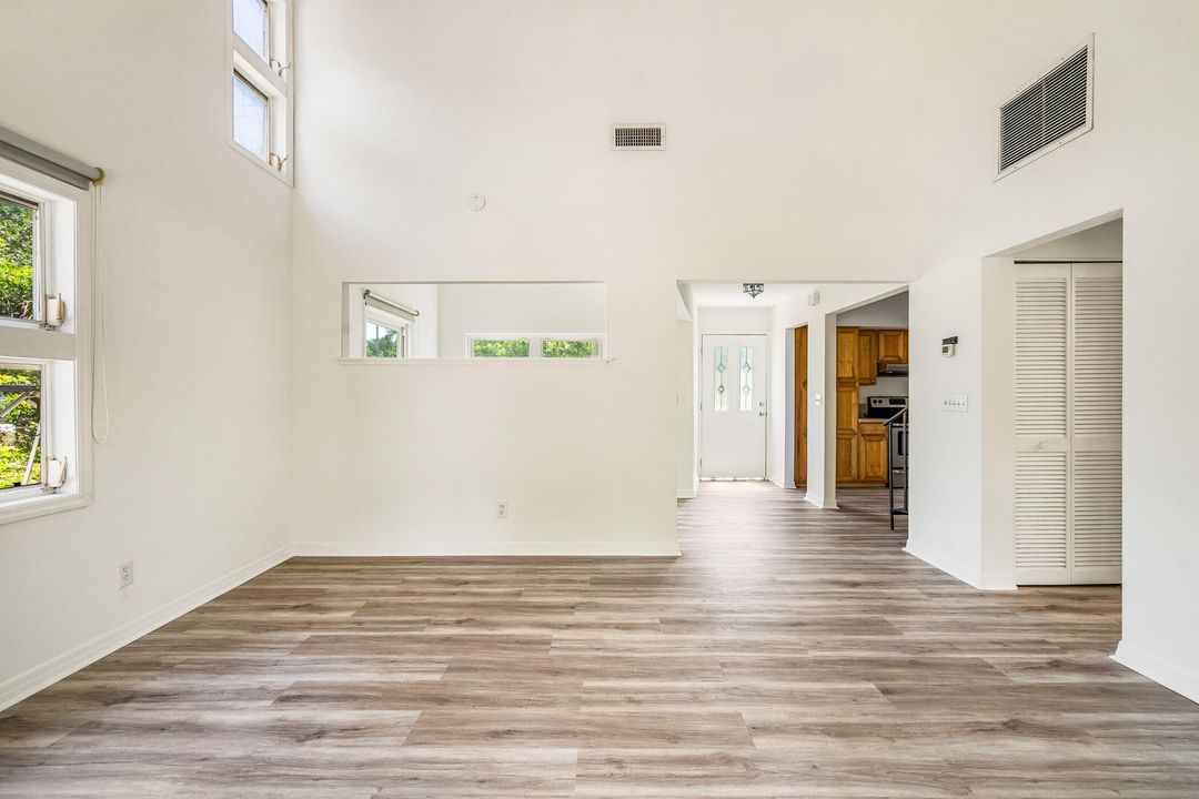 En Venta: $294,000 (3 camas, 2 baños, 800 Pies cuadrados)