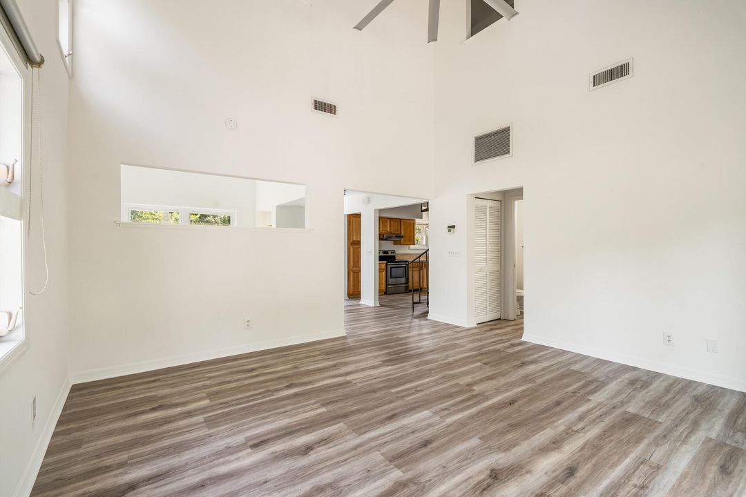 En Venta: $294,000 (3 camas, 2 baños, 800 Pies cuadrados)