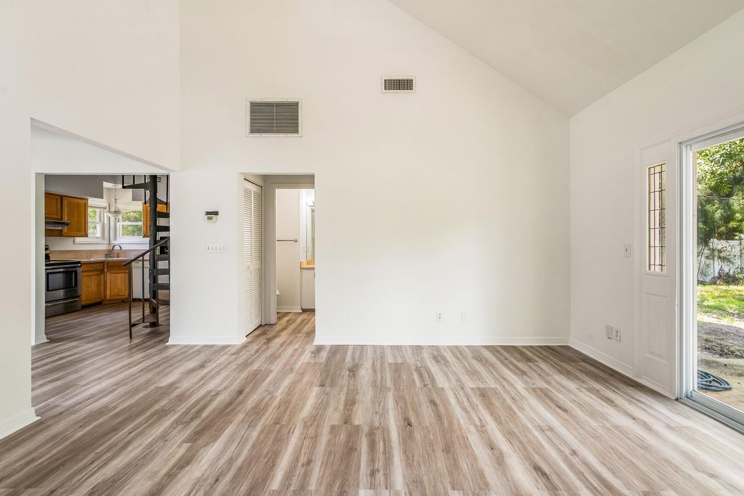 En Venta: $294,000 (3 camas, 2 baños, 800 Pies cuadrados)