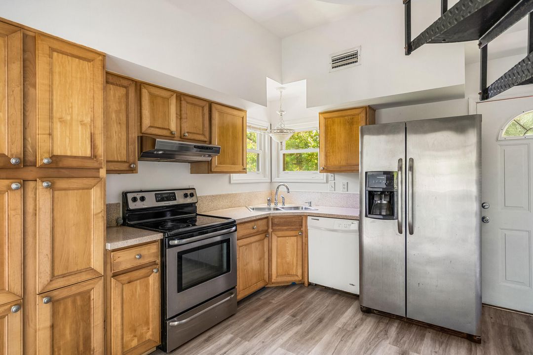 En Venta: $294,000 (3 camas, 2 baños, 800 Pies cuadrados)