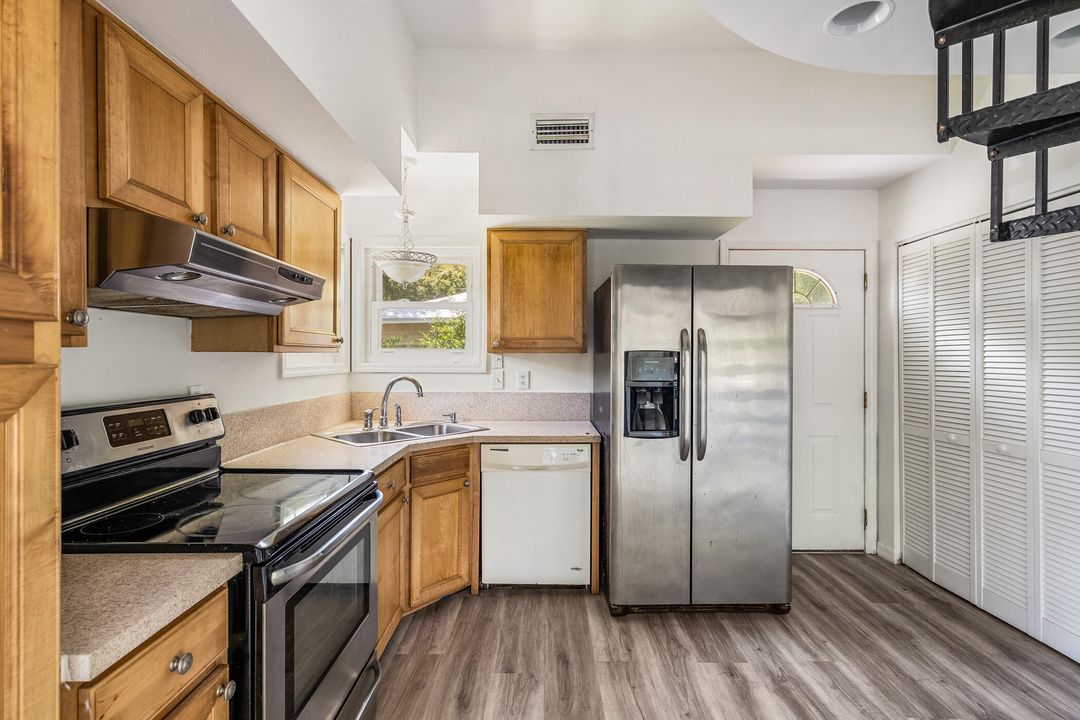 En Venta: $294,000 (3 camas, 2 baños, 800 Pies cuadrados)