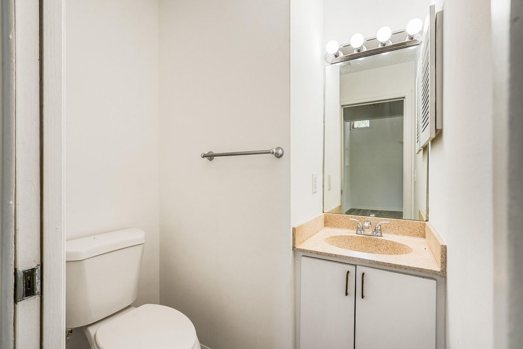 En Venta: $294,000 (3 camas, 2 baños, 800 Pies cuadrados)