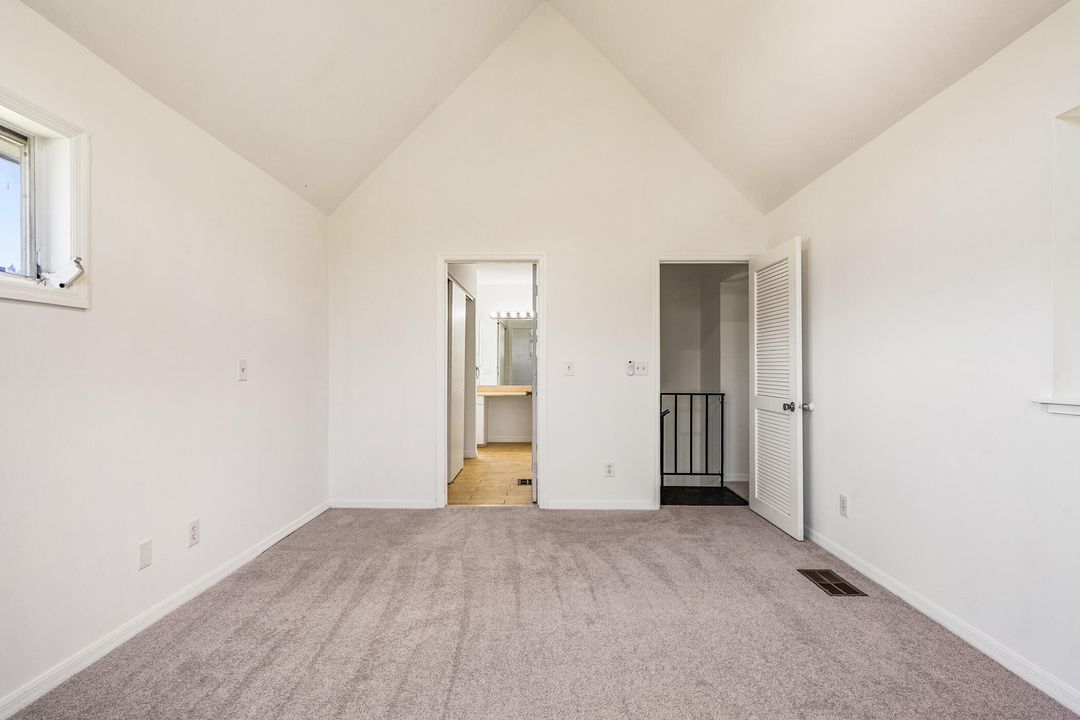 En Venta: $294,000 (3 camas, 2 baños, 800 Pies cuadrados)