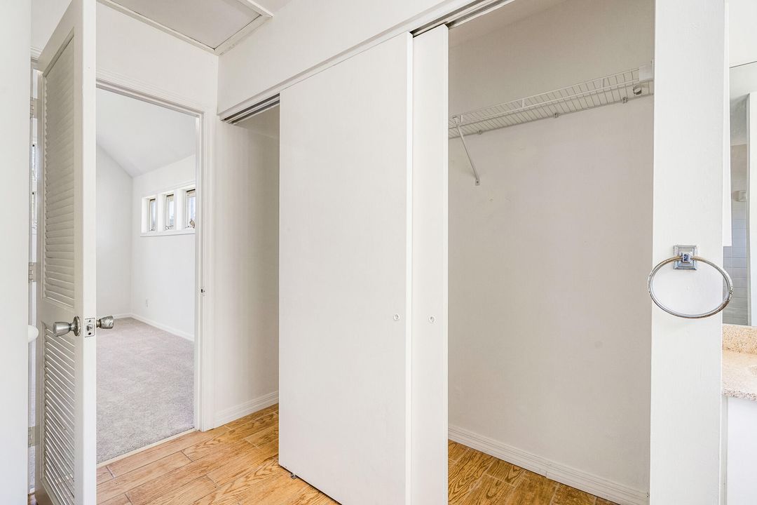 En Venta: $294,000 (3 camas, 2 baños, 800 Pies cuadrados)