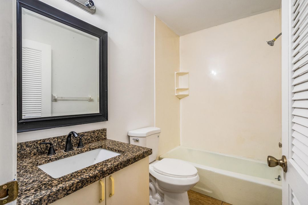 En Venta: $294,000 (3 camas, 2 baños, 800 Pies cuadrados)