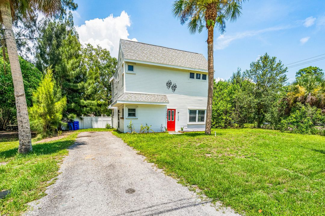 En Venta: $294,000 (3 camas, 2 baños, 800 Pies cuadrados)