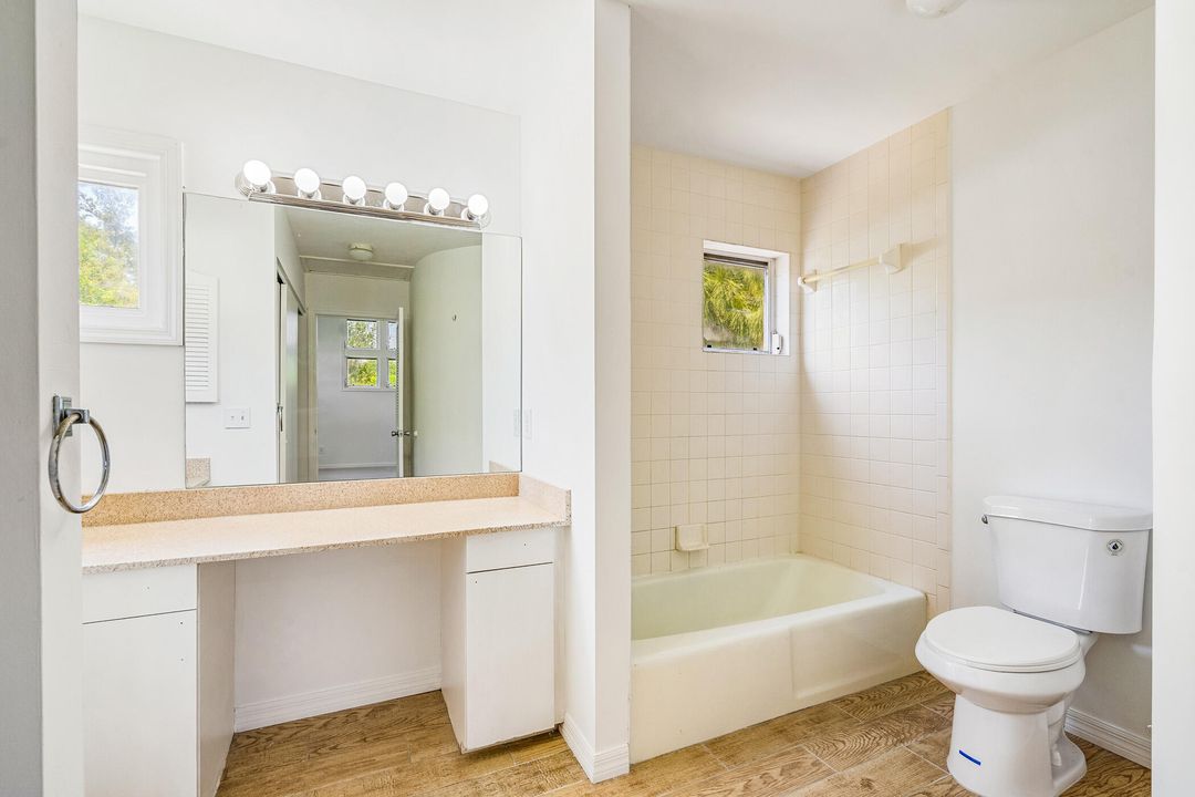 En Venta: $294,000 (3 camas, 2 baños, 800 Pies cuadrados)