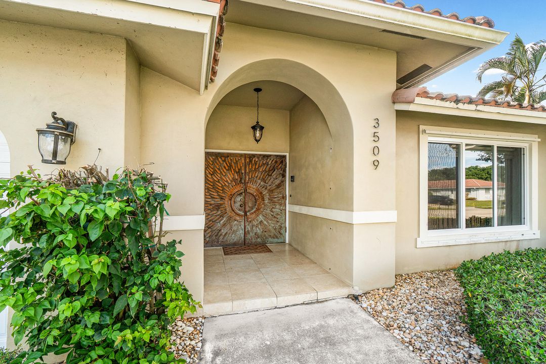 For Rent: $5,600 (3 beds, 3 baths, 1641 Square Feet)