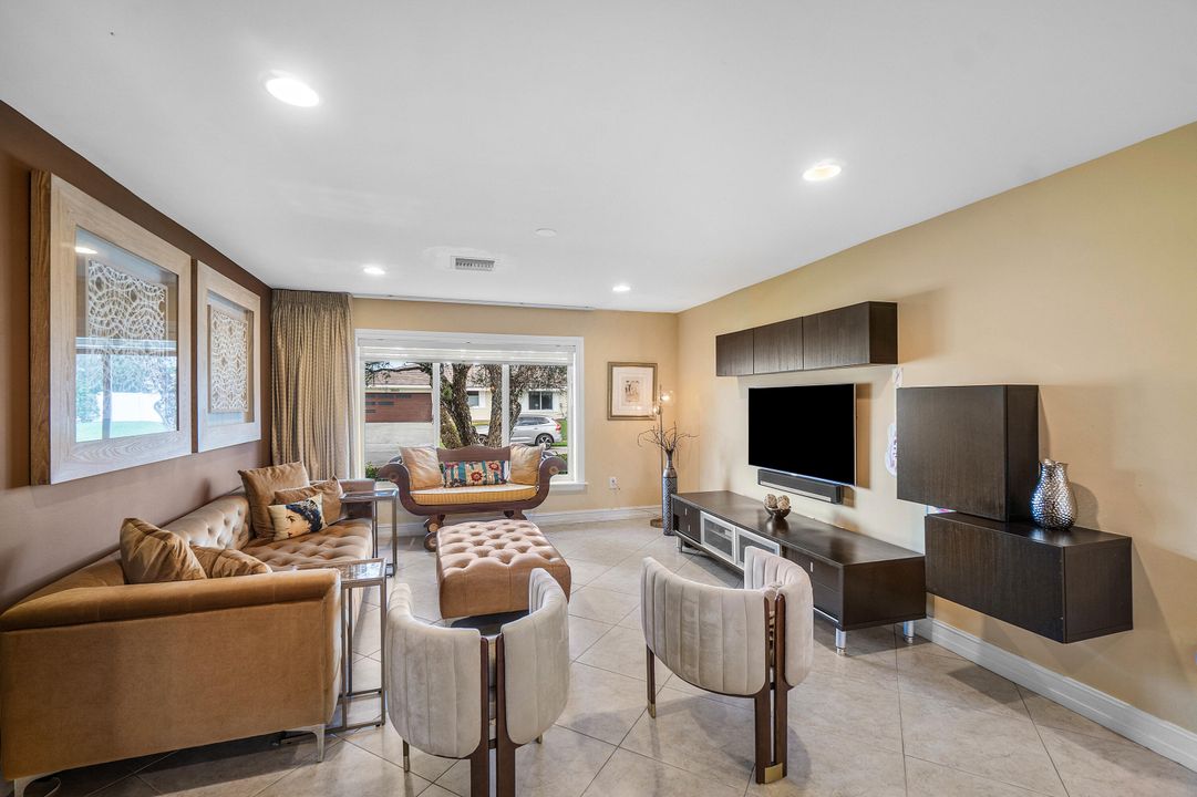 For Rent: $5,600 (3 beds, 3 baths, 1641 Square Feet)