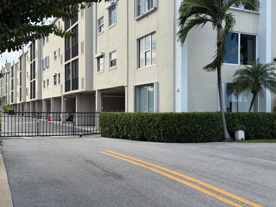 合同活跃: $2,250 (1 贝兹, 1 浴室, 673 平方英尺)