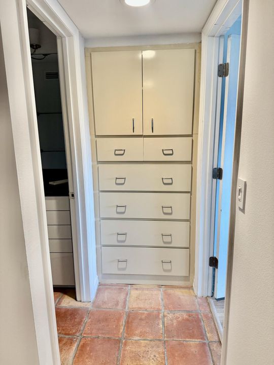 合同活跃: $2,250 (1 贝兹, 1 浴室, 673 平方英尺)