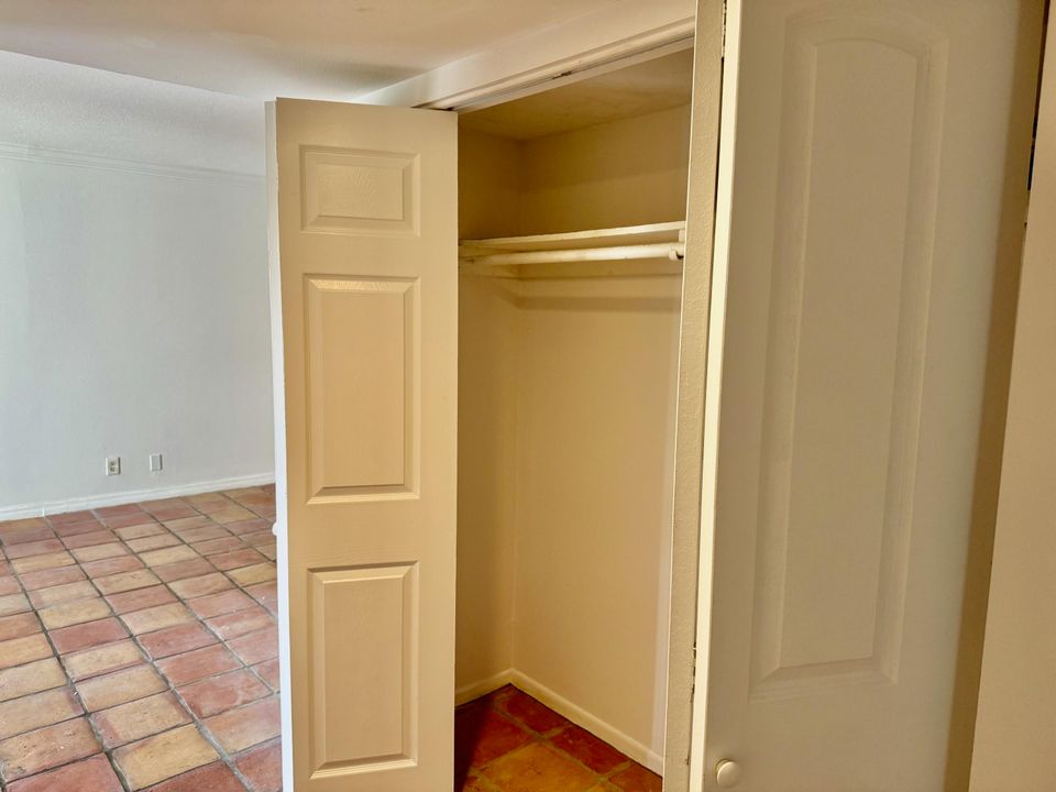 合同活跃: $2,250 (1 贝兹, 1 浴室, 673 平方英尺)