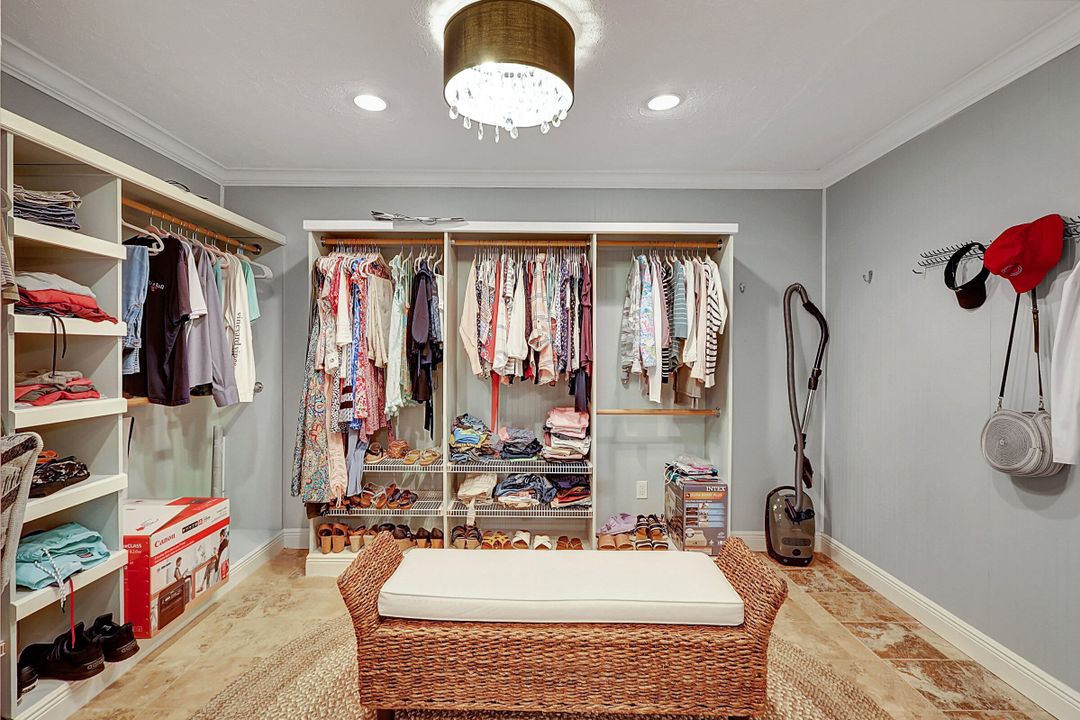 For Rent: $6,000 (3 beds, 2 baths, 2501 Square Feet)