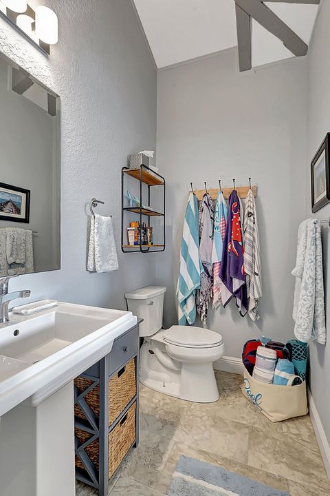 For Rent: $6,000 (3 beds, 2 baths, 2501 Square Feet)