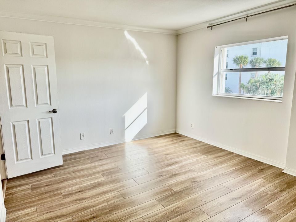 合同活跃: $2,250 (1 贝兹, 1 浴室, 673 平方英尺)