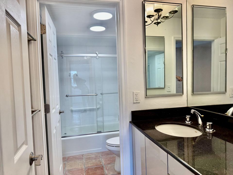 合同活跃: $2,250 (1 贝兹, 1 浴室, 673 平方英尺)