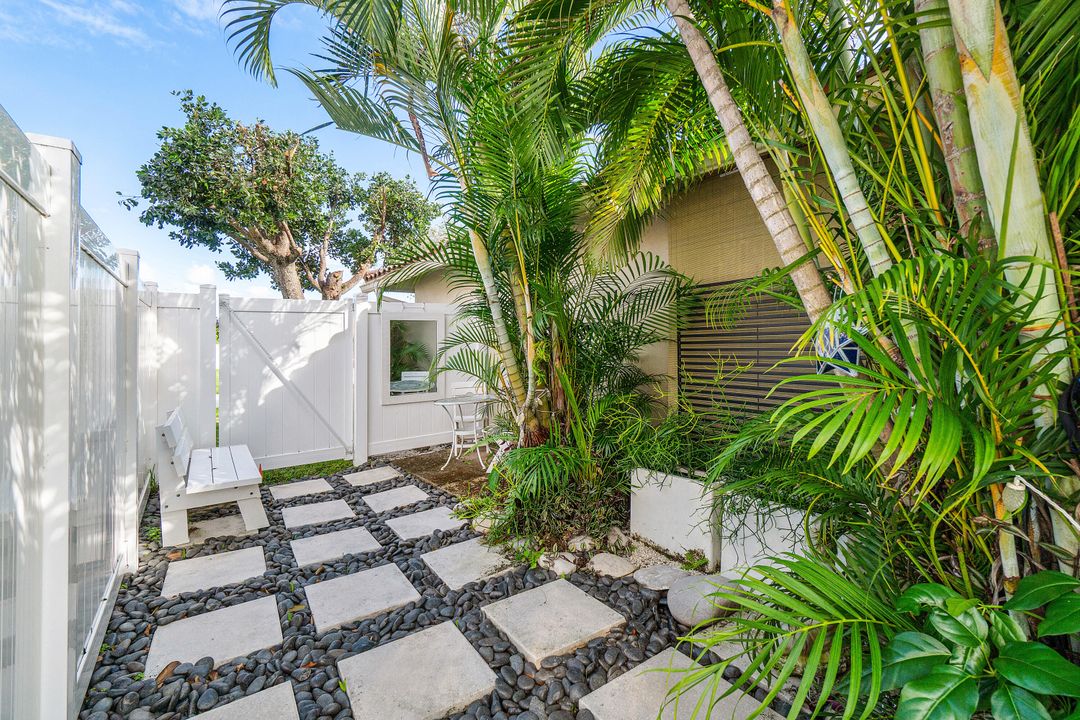 For Rent: $5,600 (3 beds, 3 baths, 1641 Square Feet)