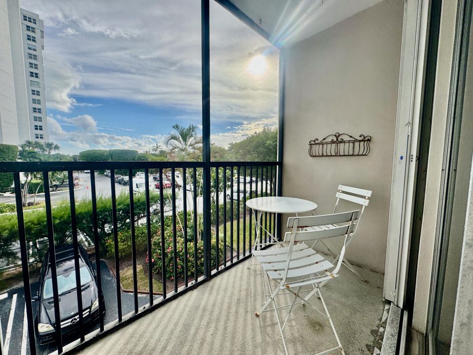 合同活跃: $2,250 (1 贝兹, 1 浴室, 673 平方英尺)