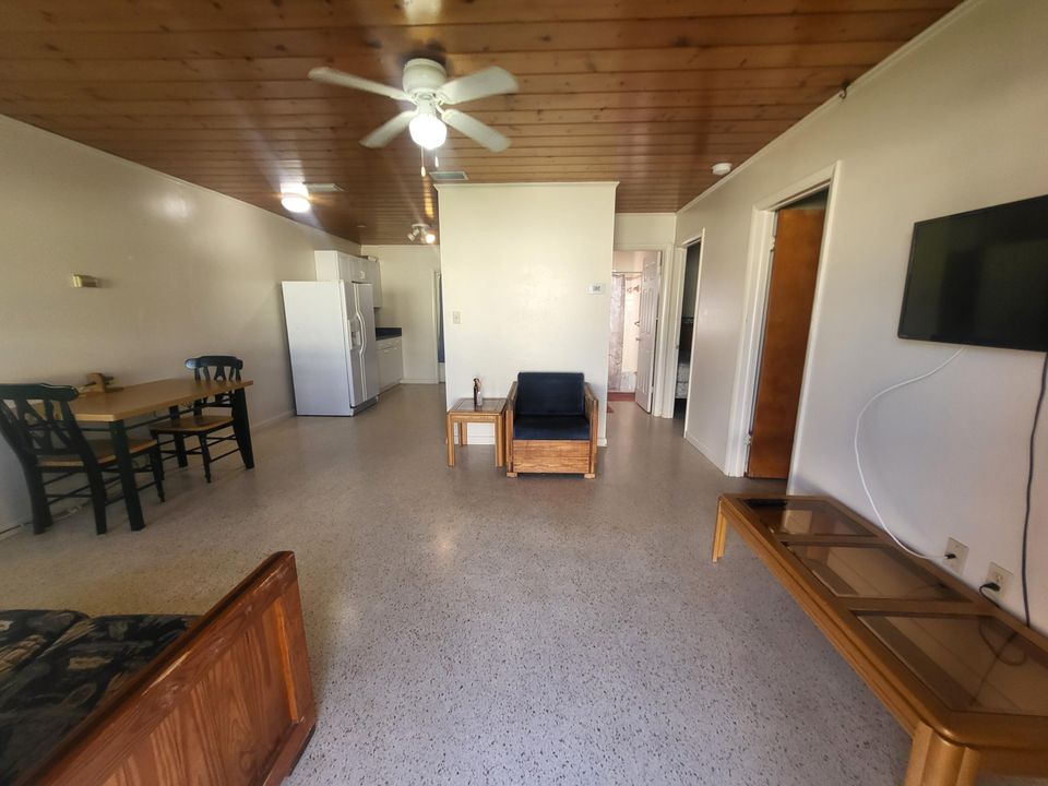For Rent: $1,550 (2 beds, 1 baths, 1000 Square Feet)