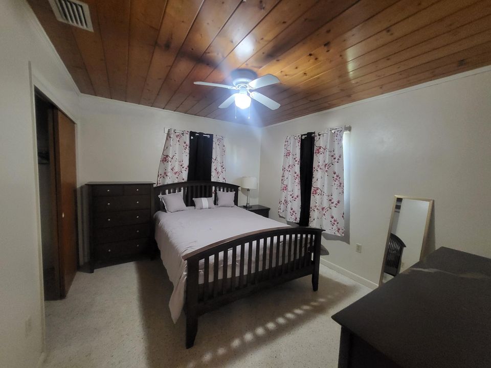 For Rent: $1,550 (2 beds, 1 baths, 1000 Square Feet)