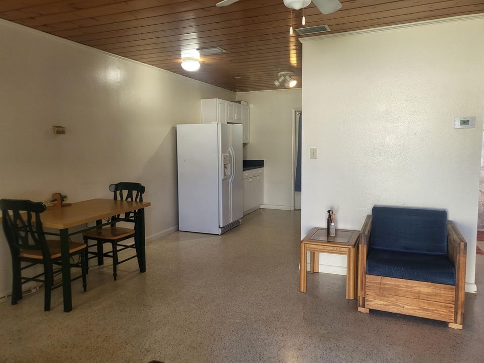 For Rent: $1,550 (2 beds, 1 baths, 1000 Square Feet)
