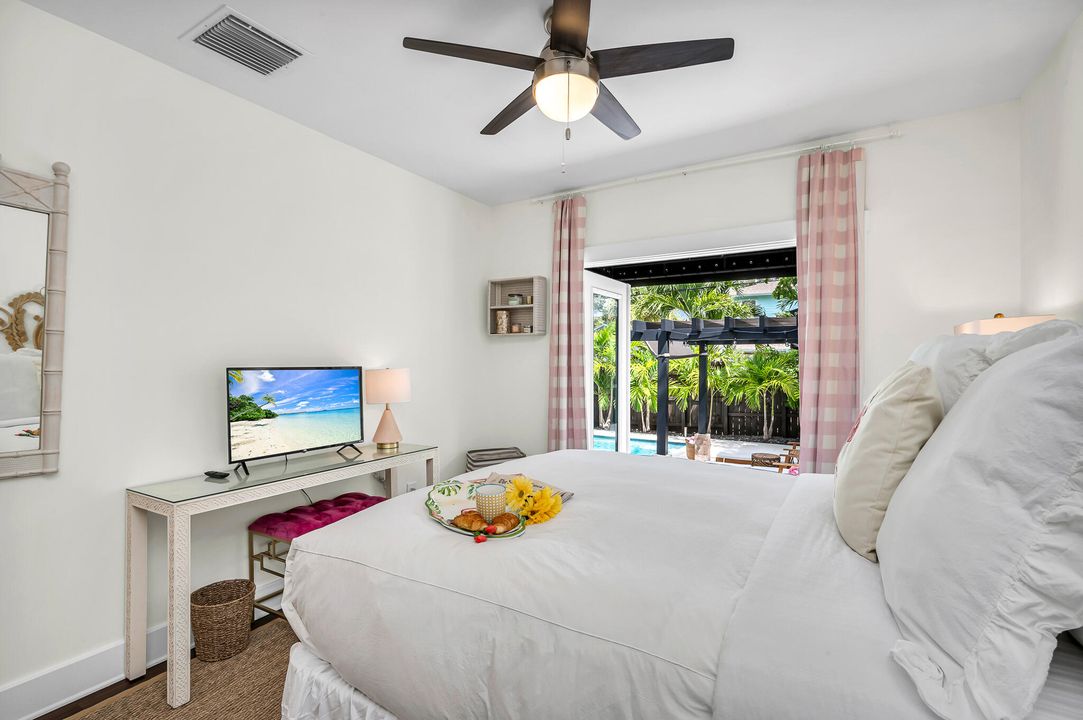 Под контрактом: $1,795,000 (3 спален, 3 ванн, 1339 Квадратных фут)