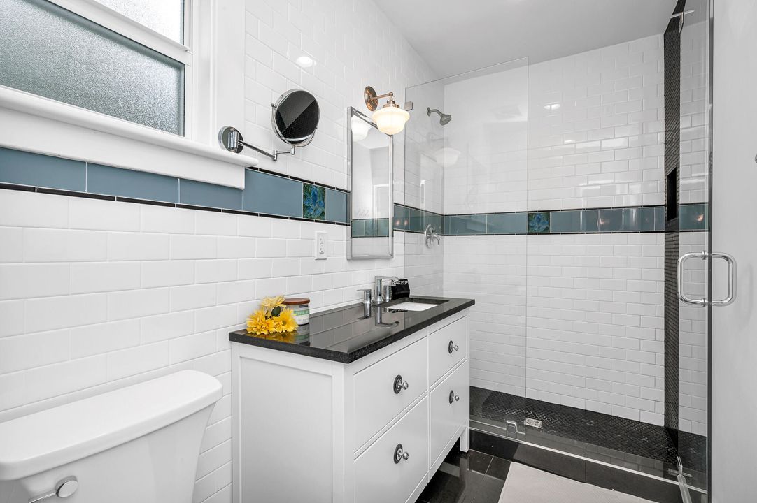 Под контрактом: $1,795,000 (3 спален, 3 ванн, 1339 Квадратных фут)