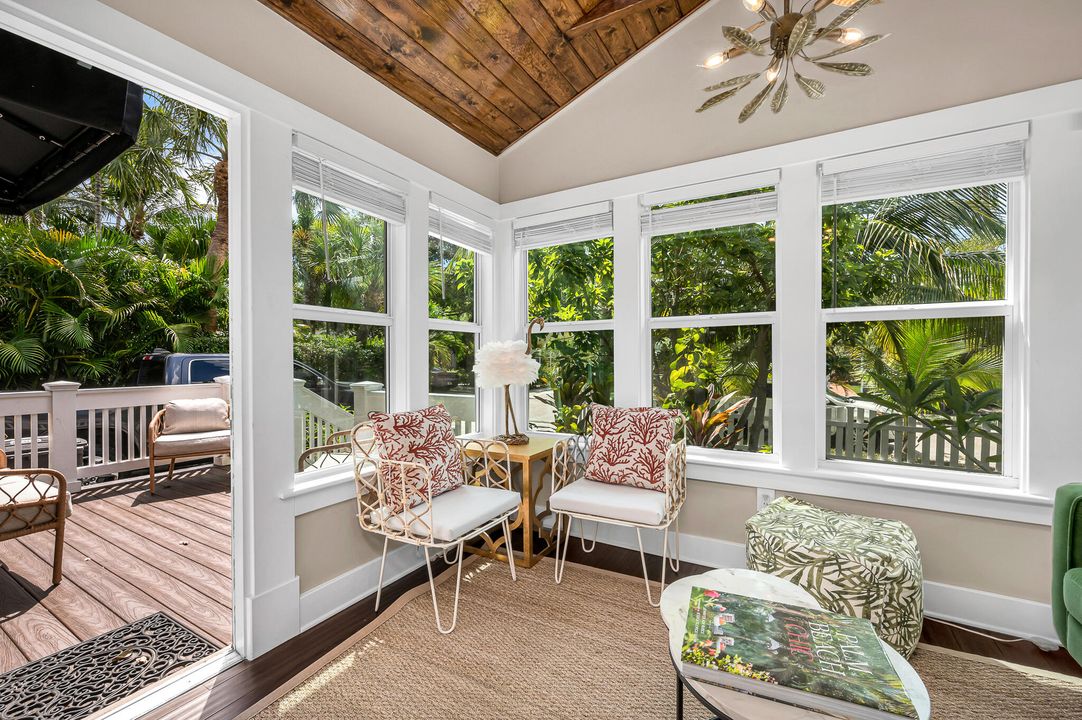 Под контрактом: $1,795,000 (3 спален, 3 ванн, 1339 Квадратных фут)