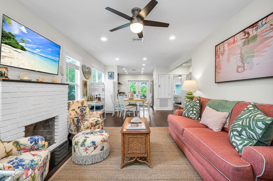 Под контрактом: $1,795,000 (3 спален, 3 ванн, 1339 Квадратных фут)