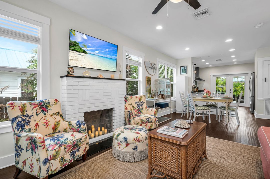 Под контрактом: $1,795,000 (3 спален, 3 ванн, 1339 Квадратных фут)