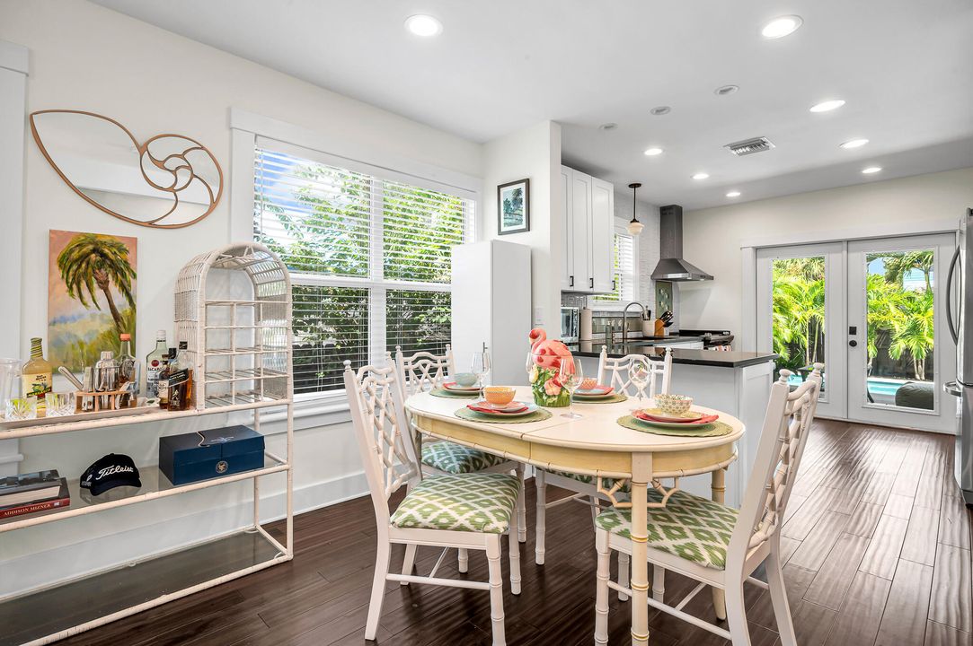 Под контрактом: $1,795,000 (3 спален, 3 ванн, 1339 Квадратных фут)