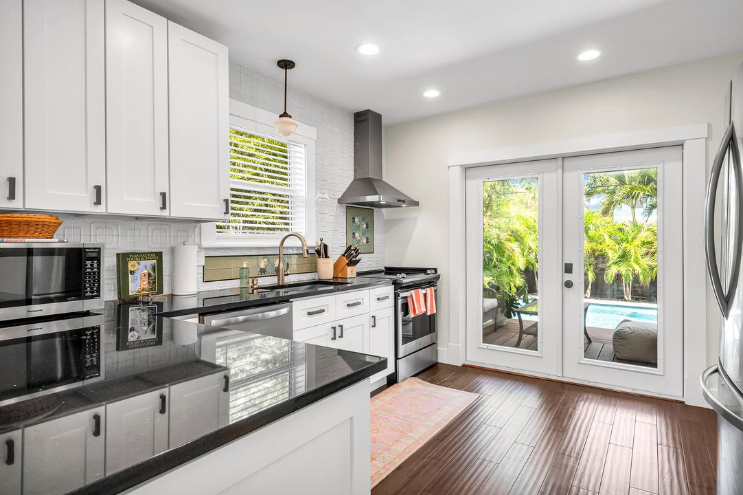 Под контрактом: $1,795,000 (3 спален, 3 ванн, 1339 Квадратных фут)