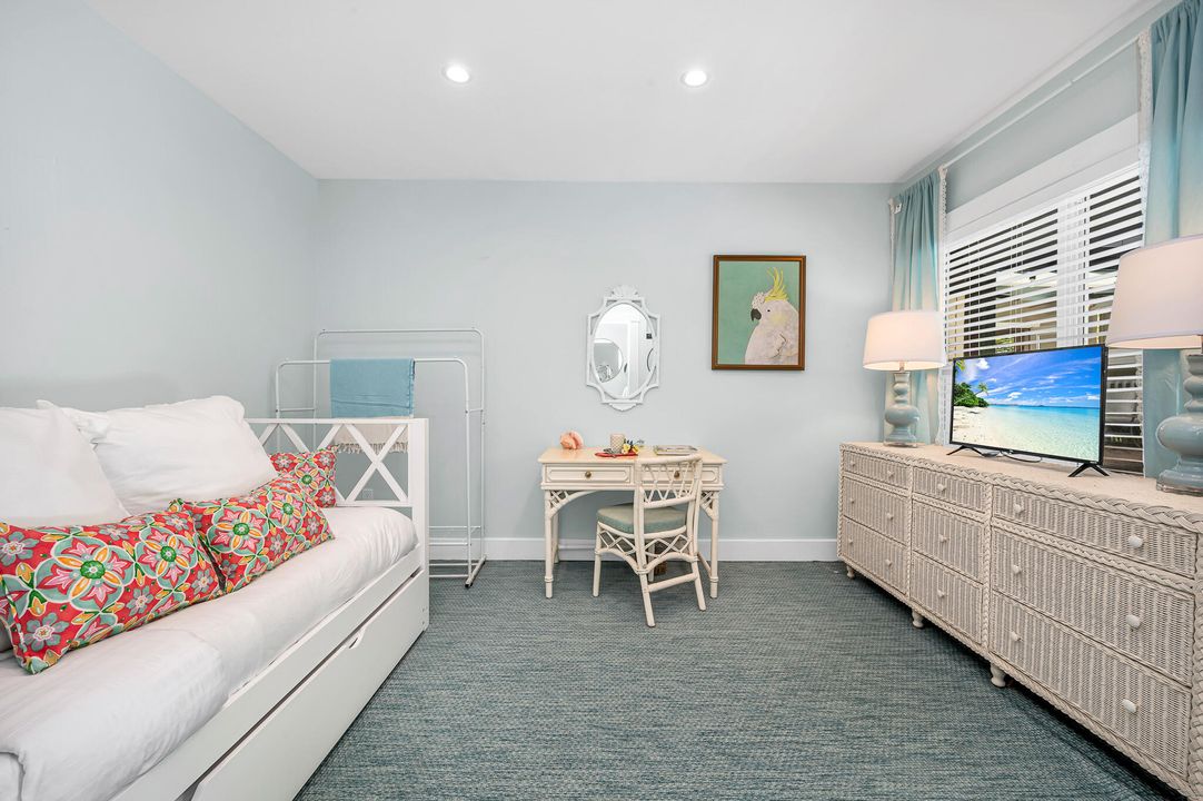 Под контрактом: $1,795,000 (3 спален, 3 ванн, 1339 Квадратных фут)