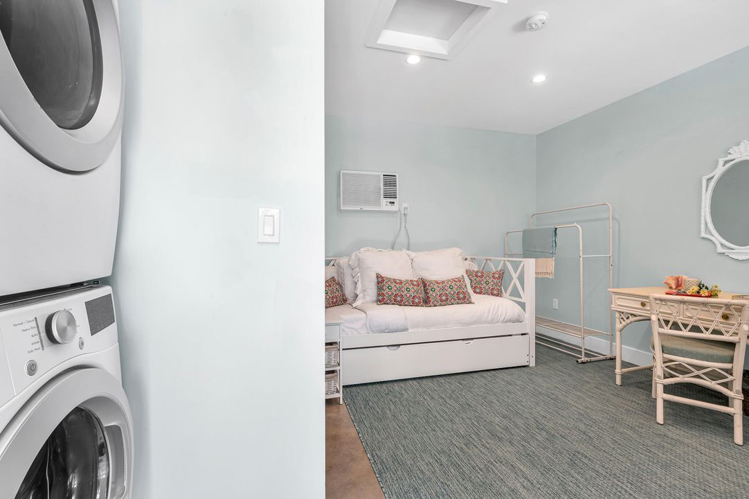 Под контрактом: $1,795,000 (3 спален, 3 ванн, 1339 Квадратных фут)