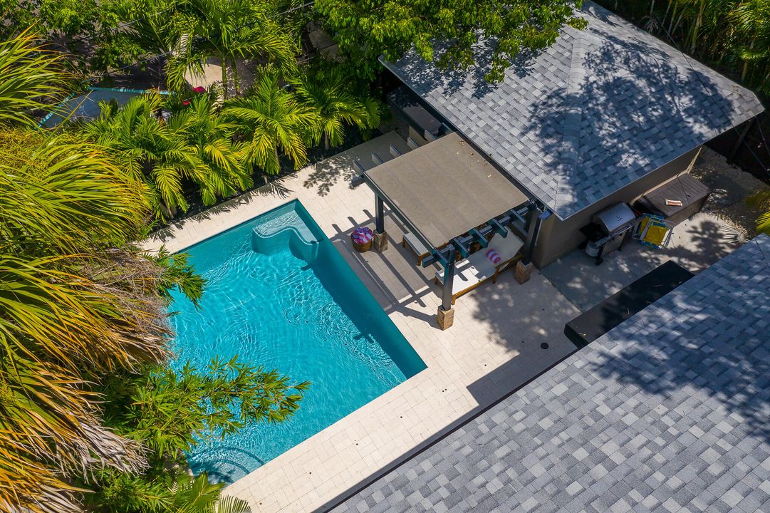 Под контрактом: $1,795,000 (3 спален, 3 ванн, 1339 Квадратных фут)