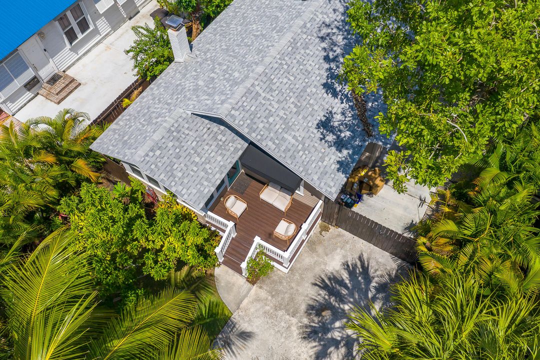 Под контрактом: $1,795,000 (3 спален, 3 ванн, 1339 Квадратных фут)