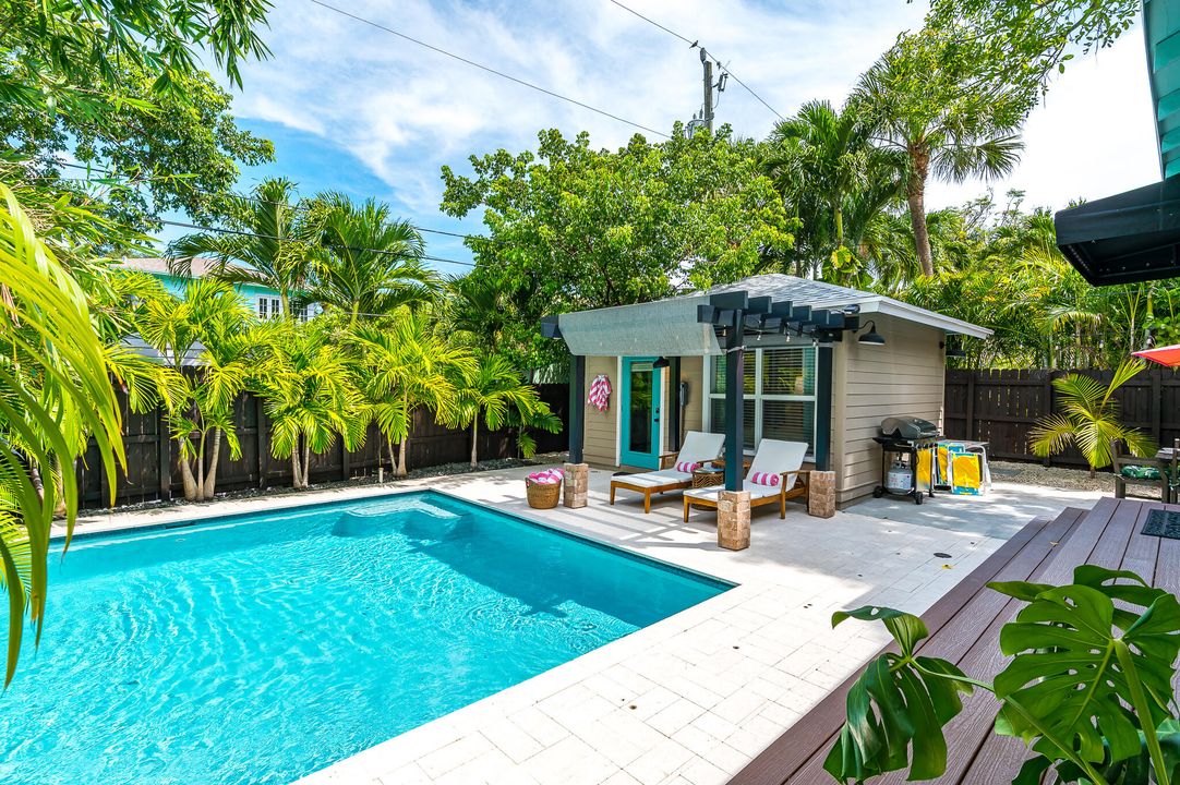 Под контрактом: $1,795,000 (3 спален, 3 ванн, 1339 Квадратных фут)