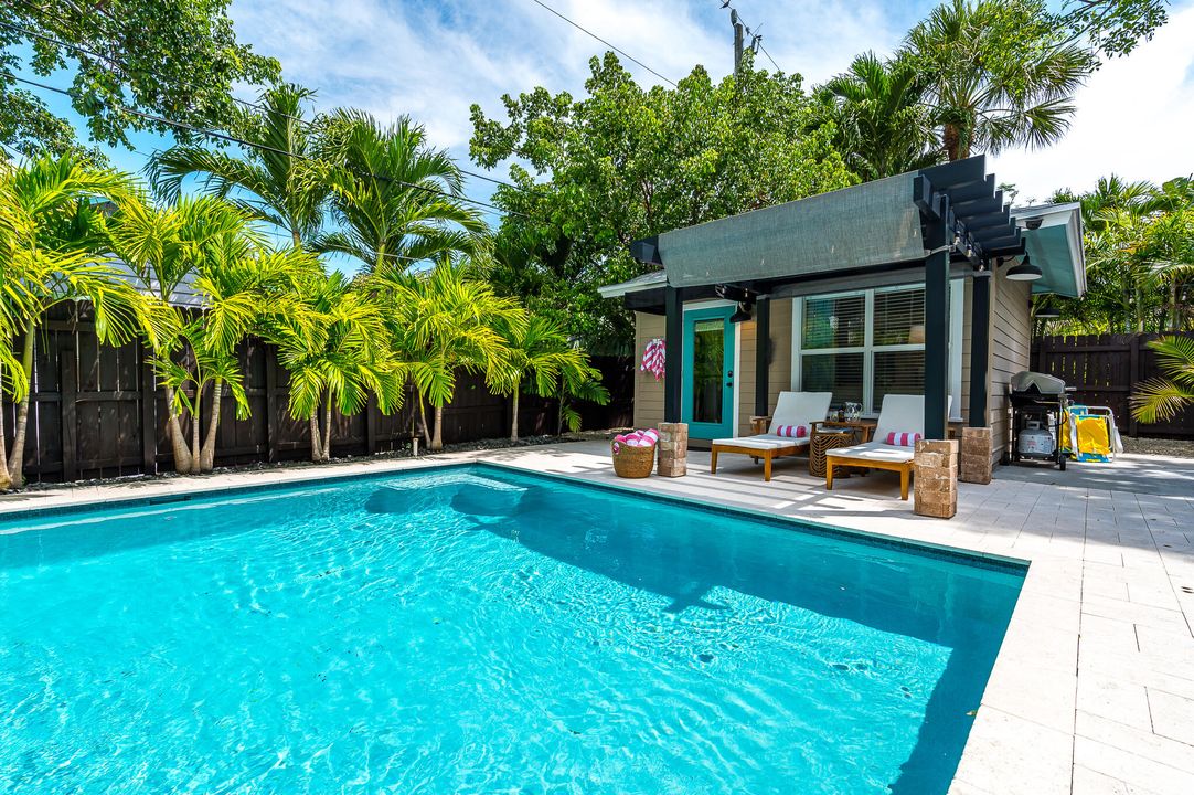 Под контрактом: $1,795,000 (3 спален, 3 ванн, 1339 Квадратных фут)