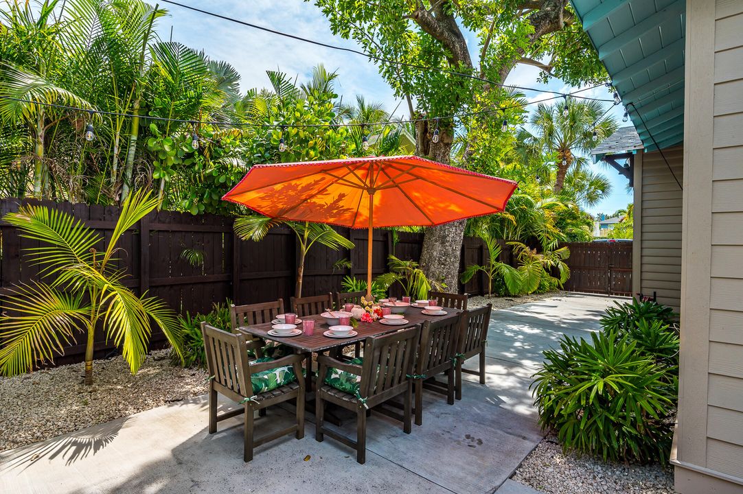 Под контрактом: $1,795,000 (3 спален, 3 ванн, 1339 Квадратных фут)