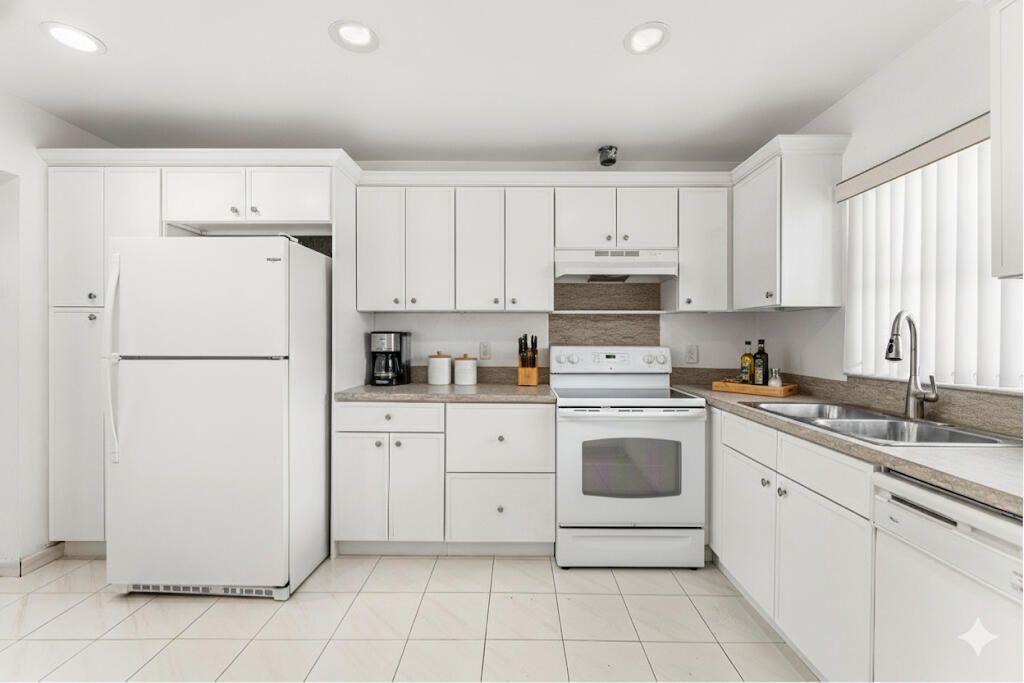 For Sale: $189,999 (2 beds, 2 baths, 1700 Square Feet)