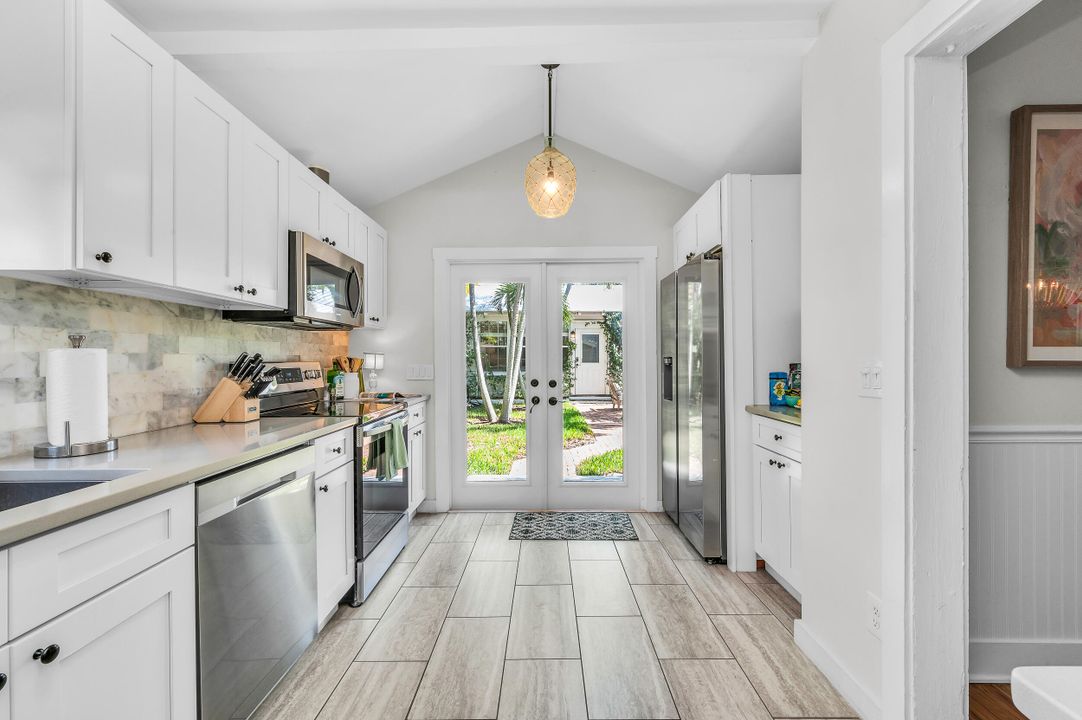 For Sale: $2,450,000 (5 beds, 4 baths, 2366 Square Feet)