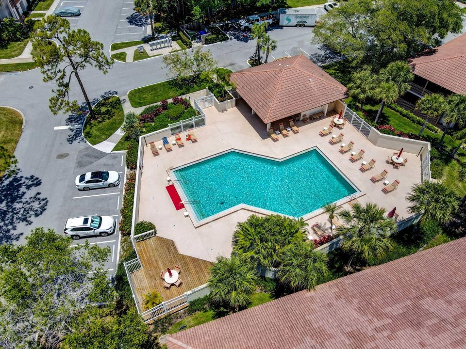 合同活跃: $499,000 (2 贝兹, 2 浴室, 1366 平方英尺)