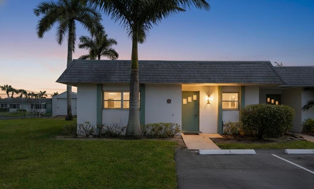 For Sale: $189,999 (2 beds, 2 baths, 1700 Square Feet)