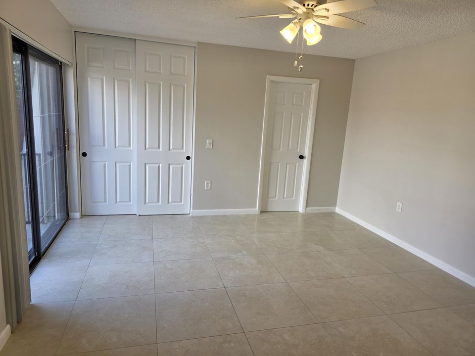 合同活跃: $2,300 (2 贝兹, 2 浴室, 1325 平方英尺)